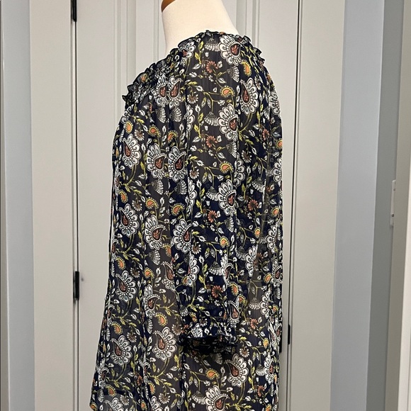 Old Navy Navy Blue Floral Women's Blouse - Picture 6 of 6